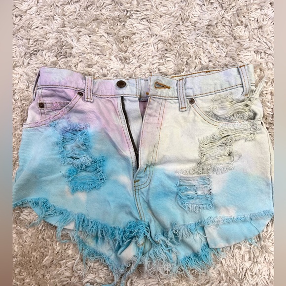Vintage Levi’s Tie Dye Denim Shorts - Picture 4 of 4